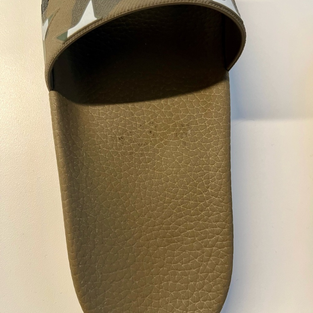 NWT - Valentino Garavani Women Green Camouflage Star Print Slides - Size 39 EU - Picture 5 of 9